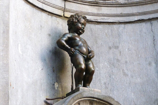 Tượng chú bé đứng tè Manneken Pis