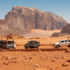 Khám phá sa mạc trên xe jeep